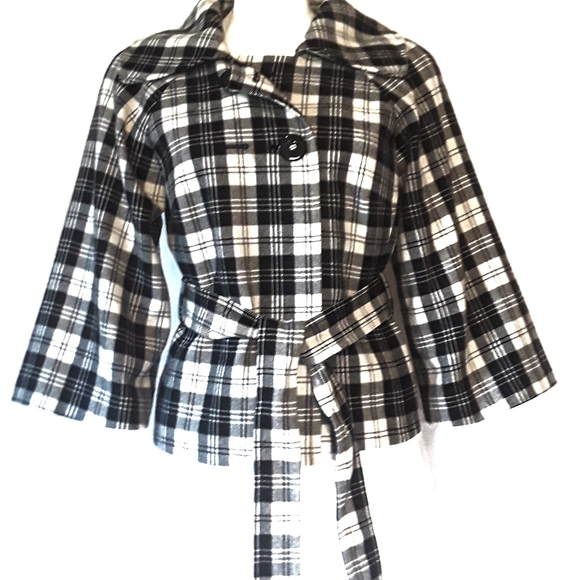 Tahari Jackets & Blazers - TAHARI Cropped Jacket